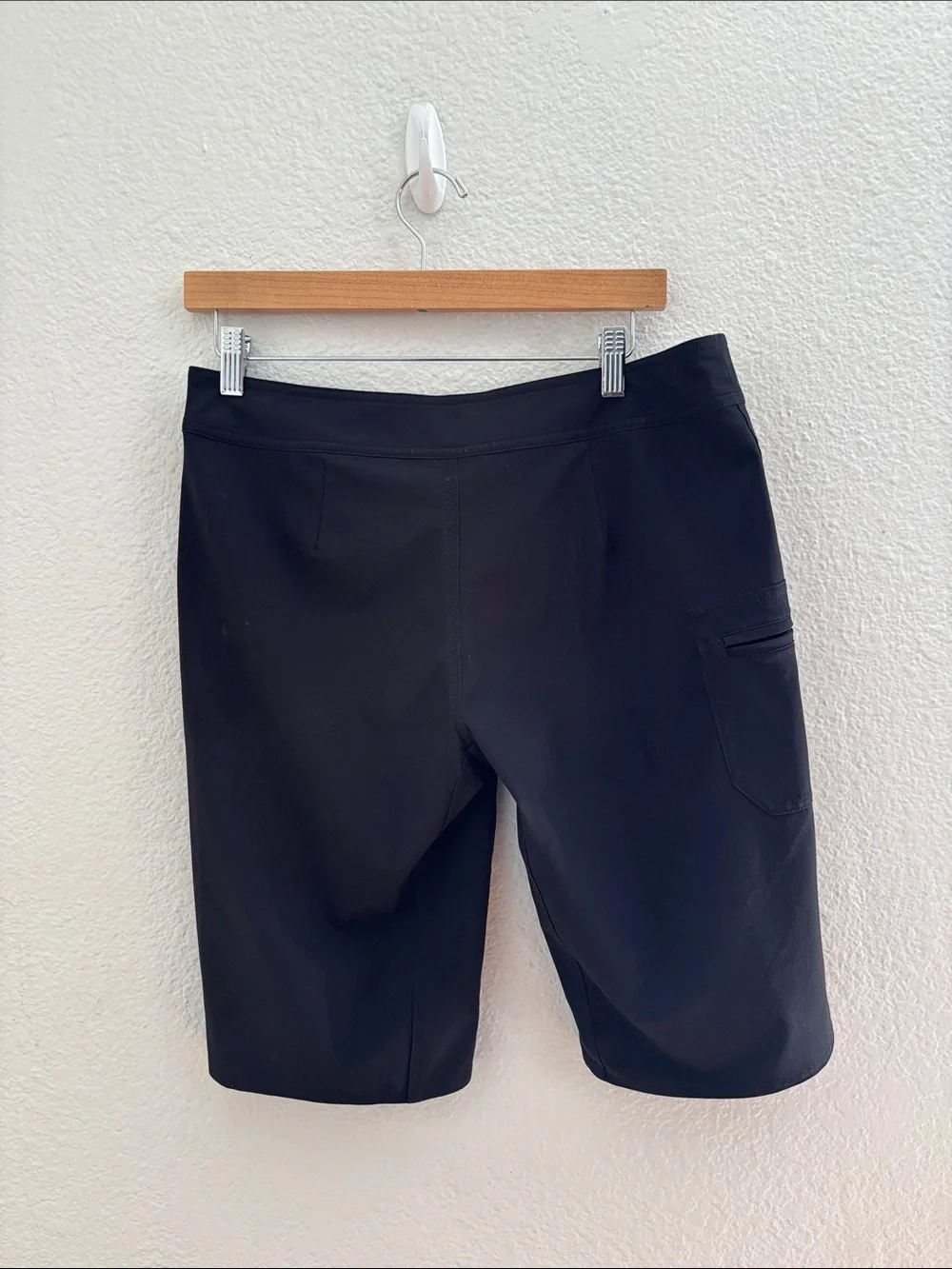 Patagonia Women’s Lightweight Black Long Athletic Shorts Size 8